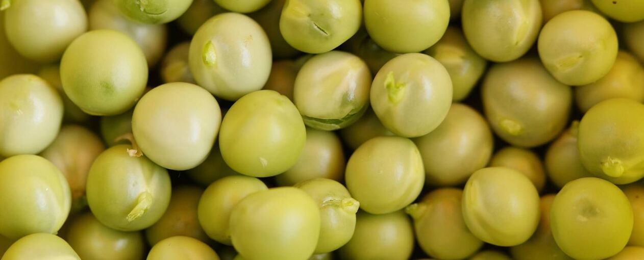 green peas in a rejuvenating mask