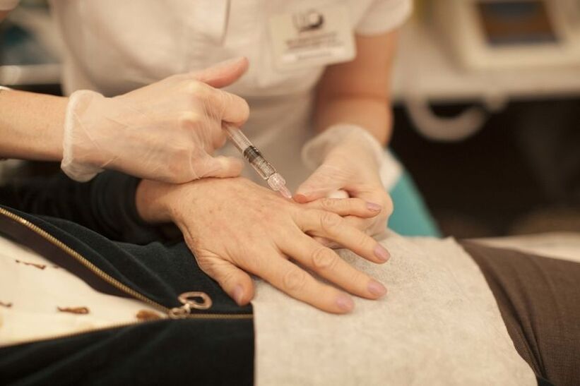 rejuvenation by injection of the skin of the hands