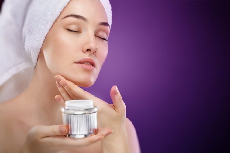 apply skin rejuvenation cream